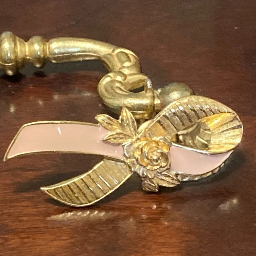 Avon pink ribbon breast cancer awareness pin - Picture 2 of 6